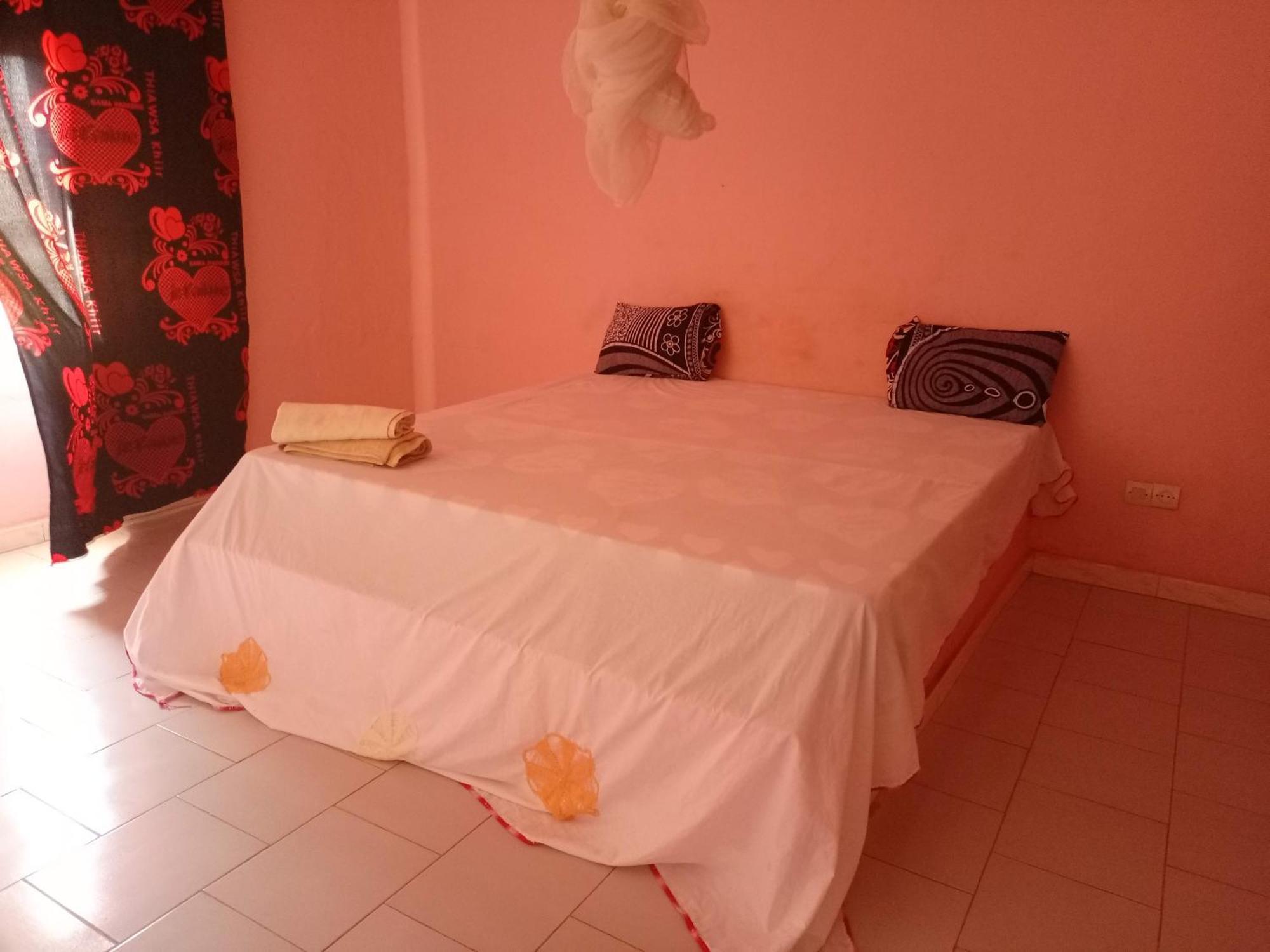 Hotel Chez Paolo Toubab Dialaw Esterno foto