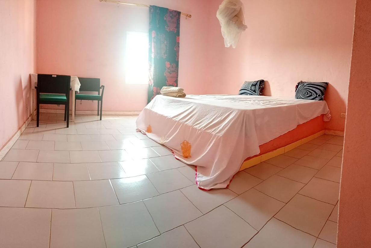 Hotel Chez Paolo Toubab Dialaw Esterno foto